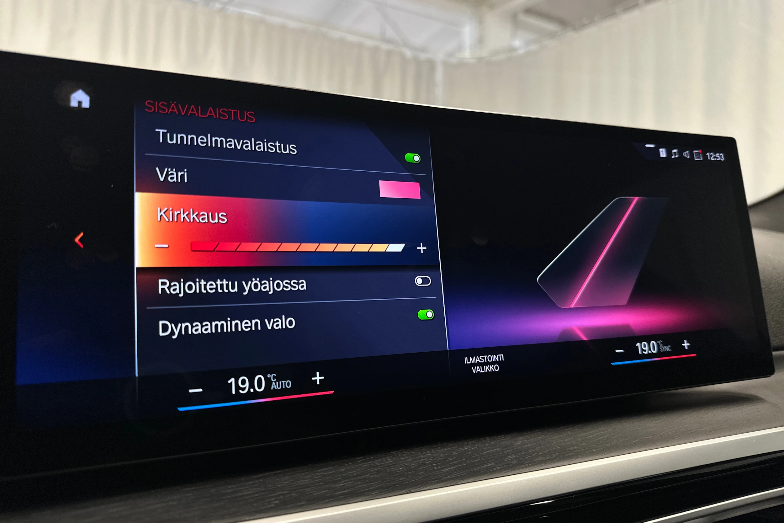 punainen BMW i4 M50 2024 kuva 17.