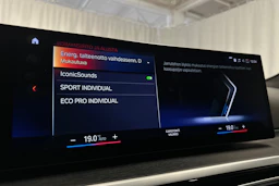 punainen BMW i4 M50 2024 kuva 18.