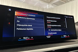 punainen BMW i4 M50 2024 kuva 19.