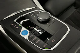 punainen BMW i4 M50 2024 kuva 24.