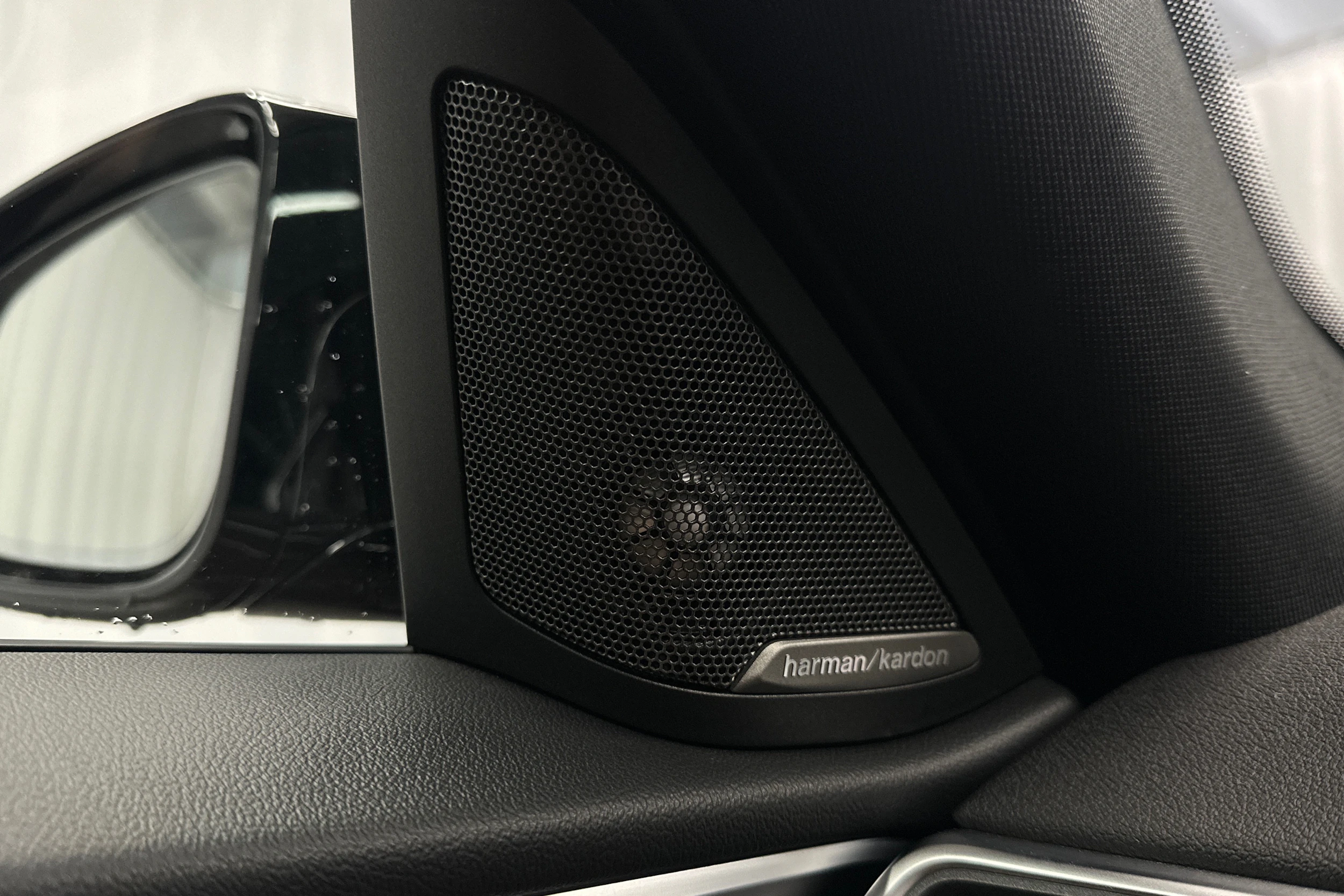 punainen BMW i4 M50 2024 kuva 25.