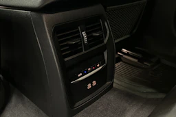 punainen BMW i4 M50 2024 kuva 27.