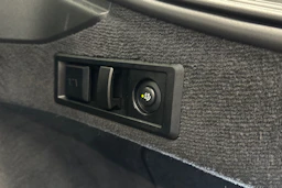 punainen BMW i4 M50 2024 kuva 29.