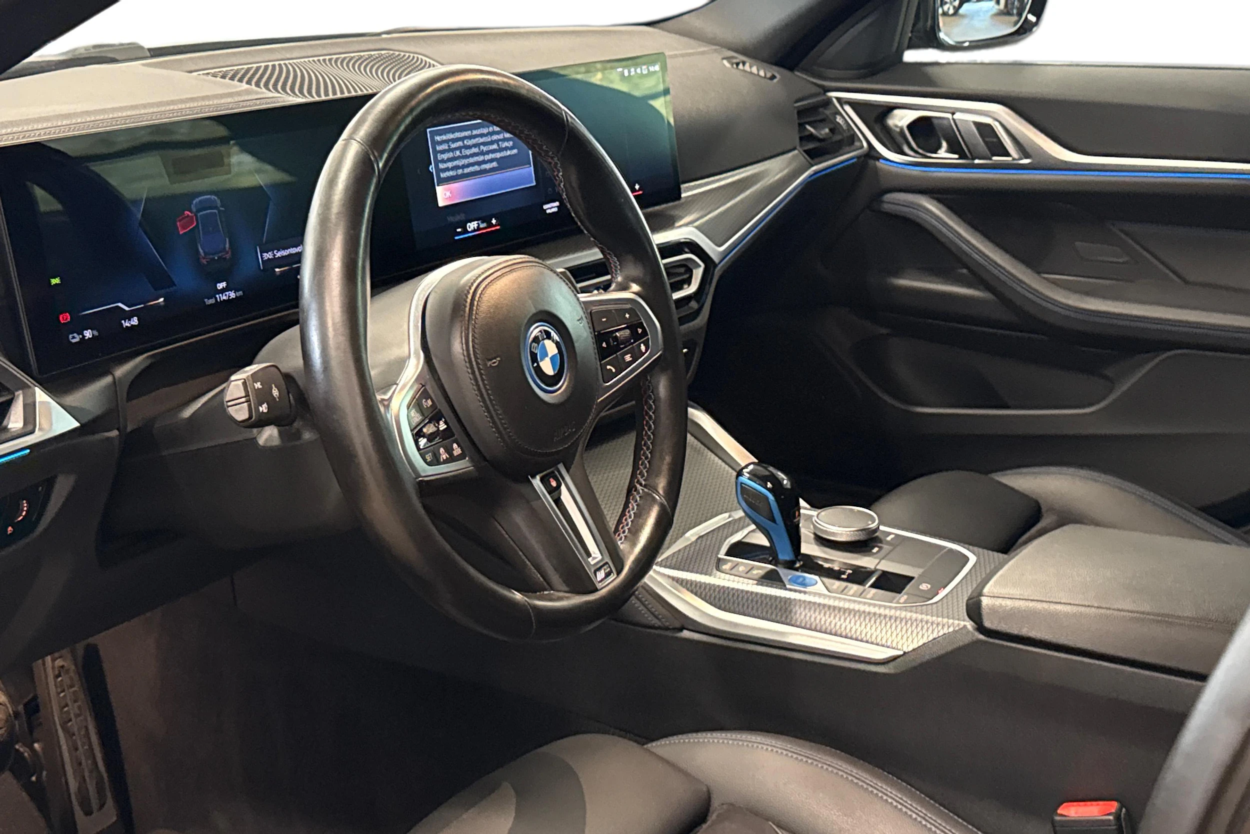 musta BMW i4 M50 2023 kuva 6.