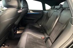 musta BMW i4 M50 2023 kuva 8.