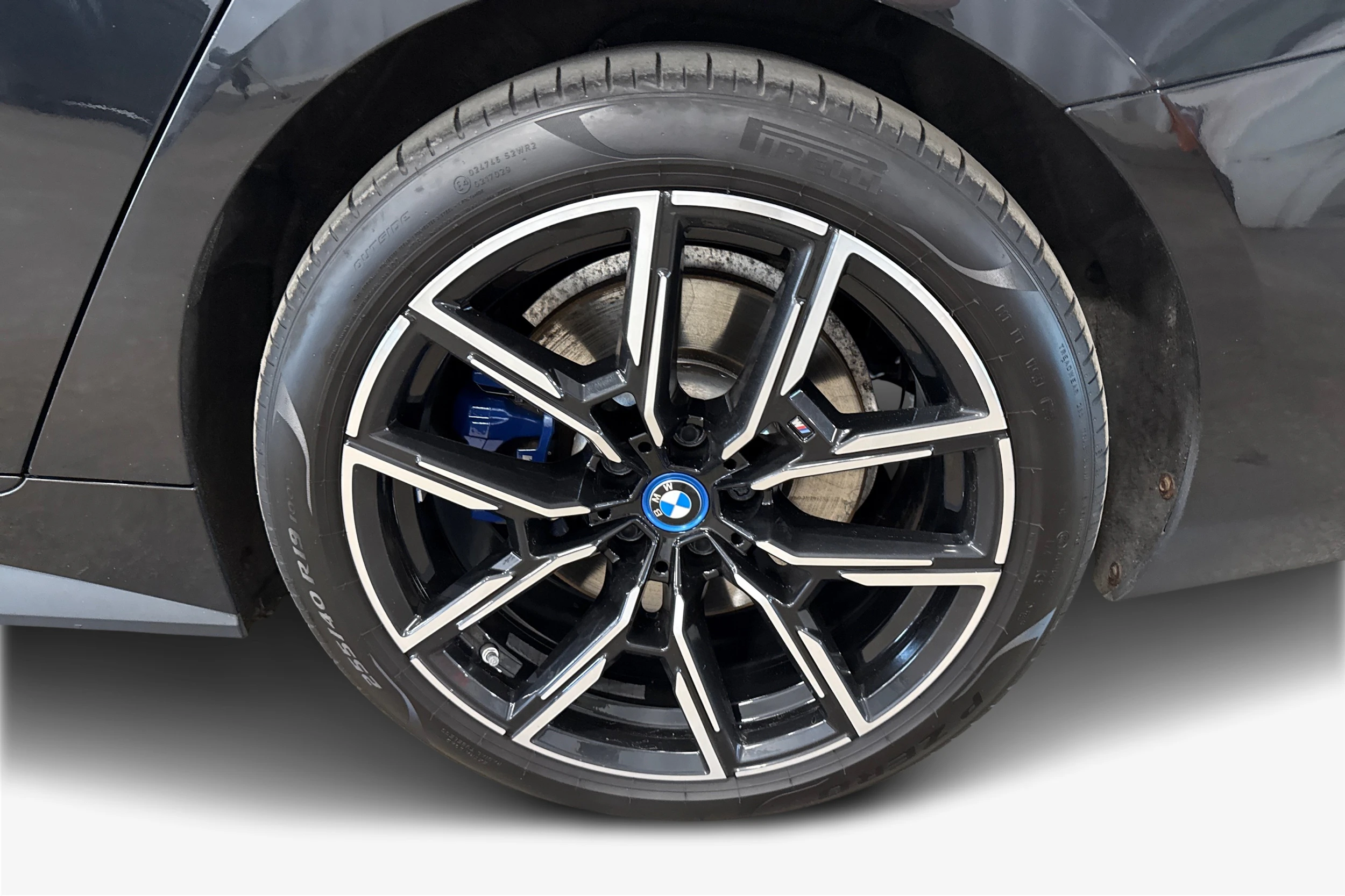 musta BMW i4 M50 2023 kuva 9.