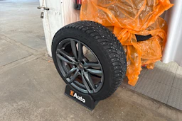 musta BMW i4 M50 2023 kuva 10.