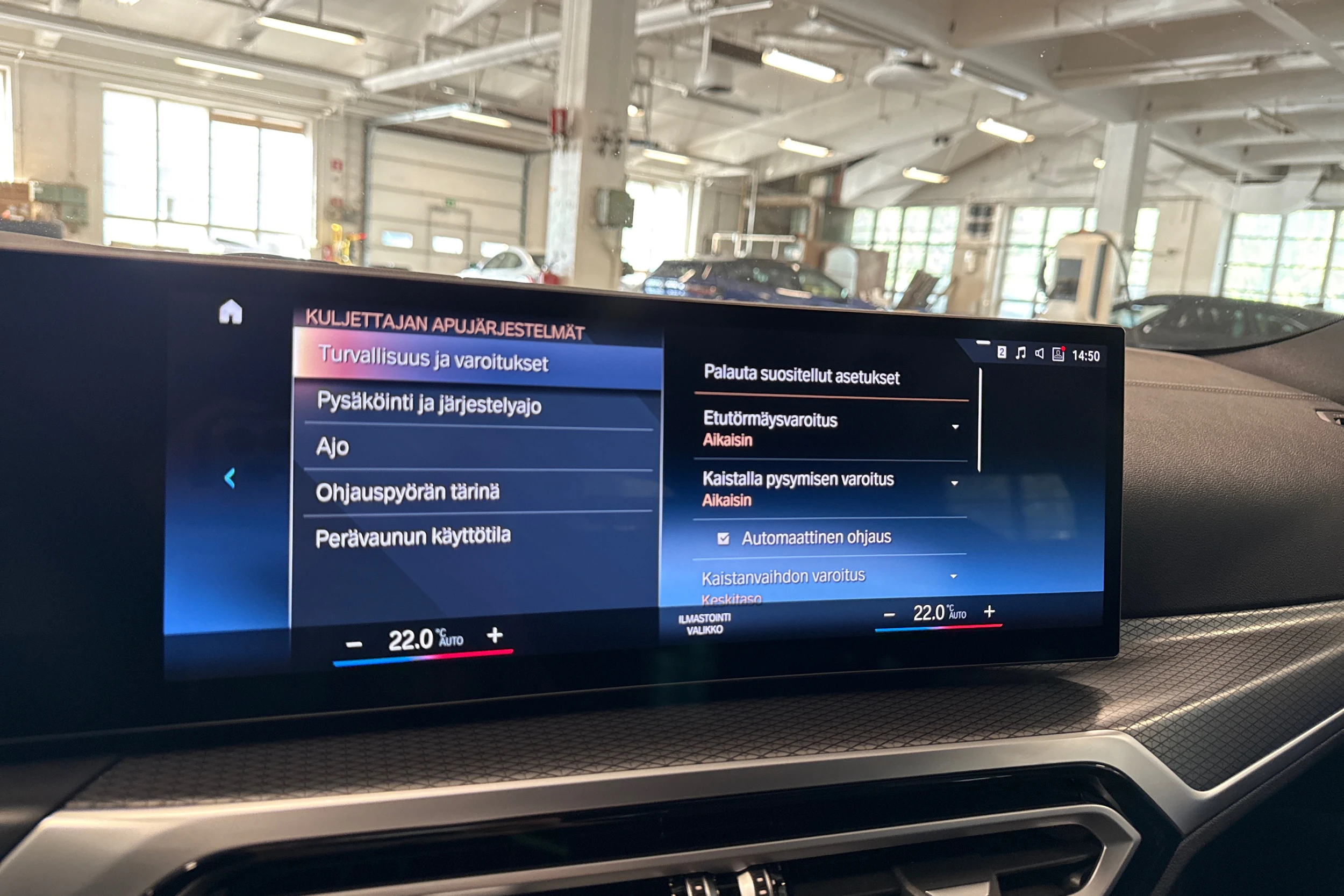 musta BMW i4 M50 2023 kuva 18.