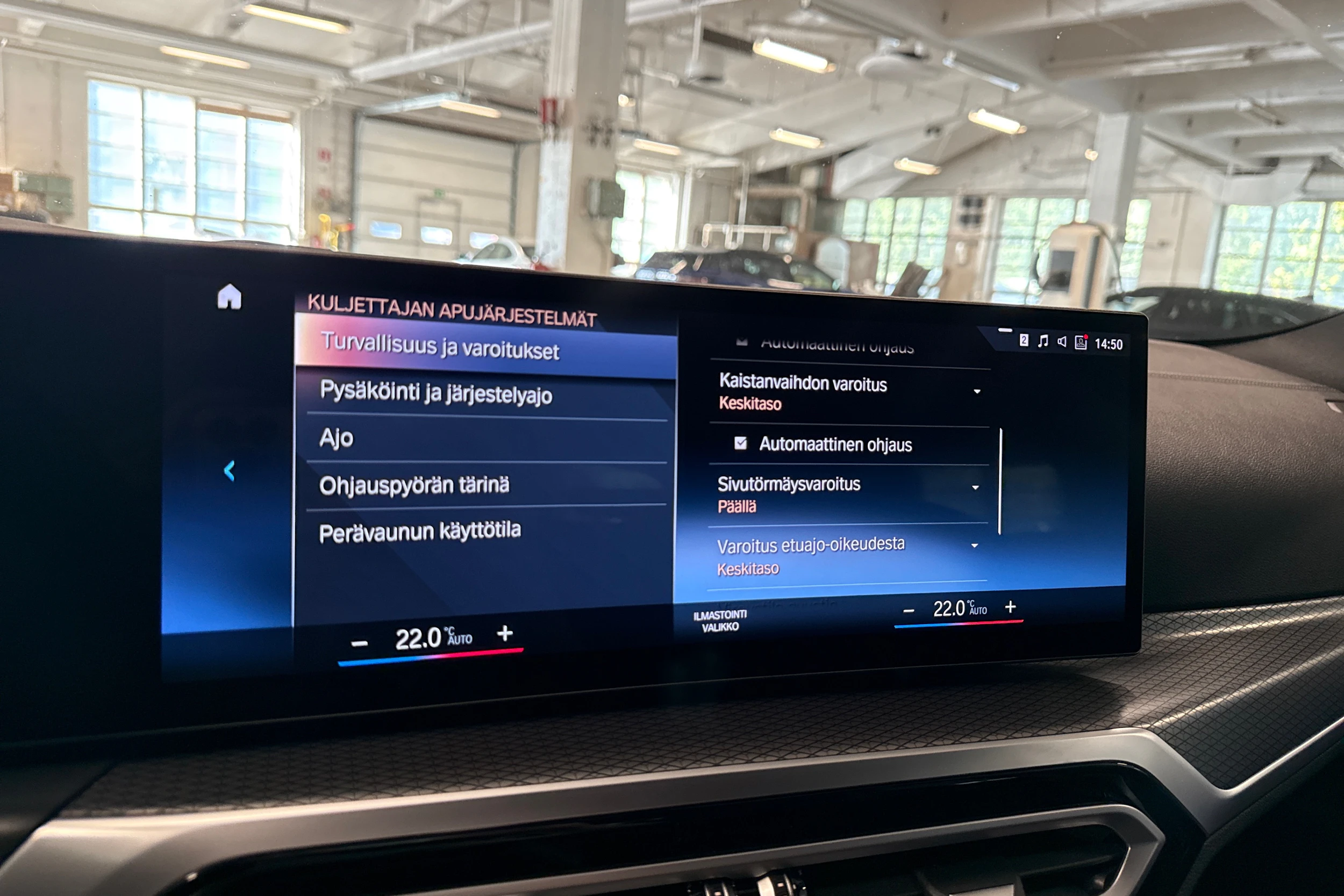 musta BMW i4 M50 2023 kuva 19.