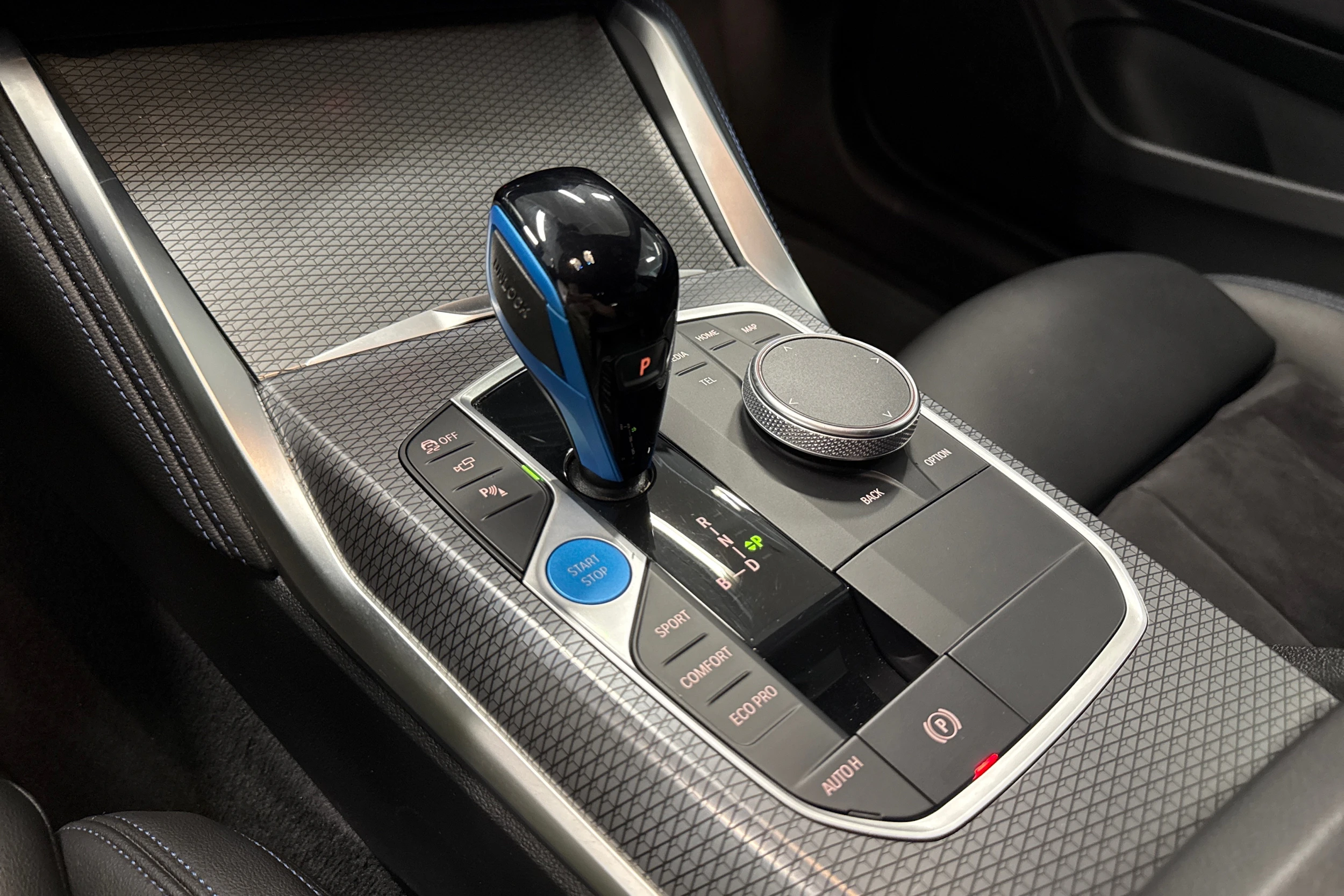 musta BMW i4 M50 2023 kuva 21.