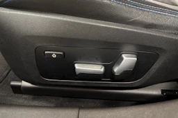 musta BMW i4 M50 2023 kuva 23.