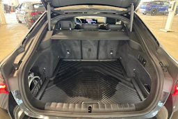 musta BMW i4 M50 2023 kuva 24.