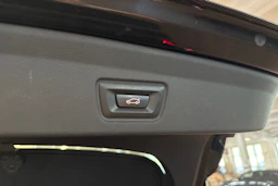musta BMW i4 M50 2023 kuva 25.