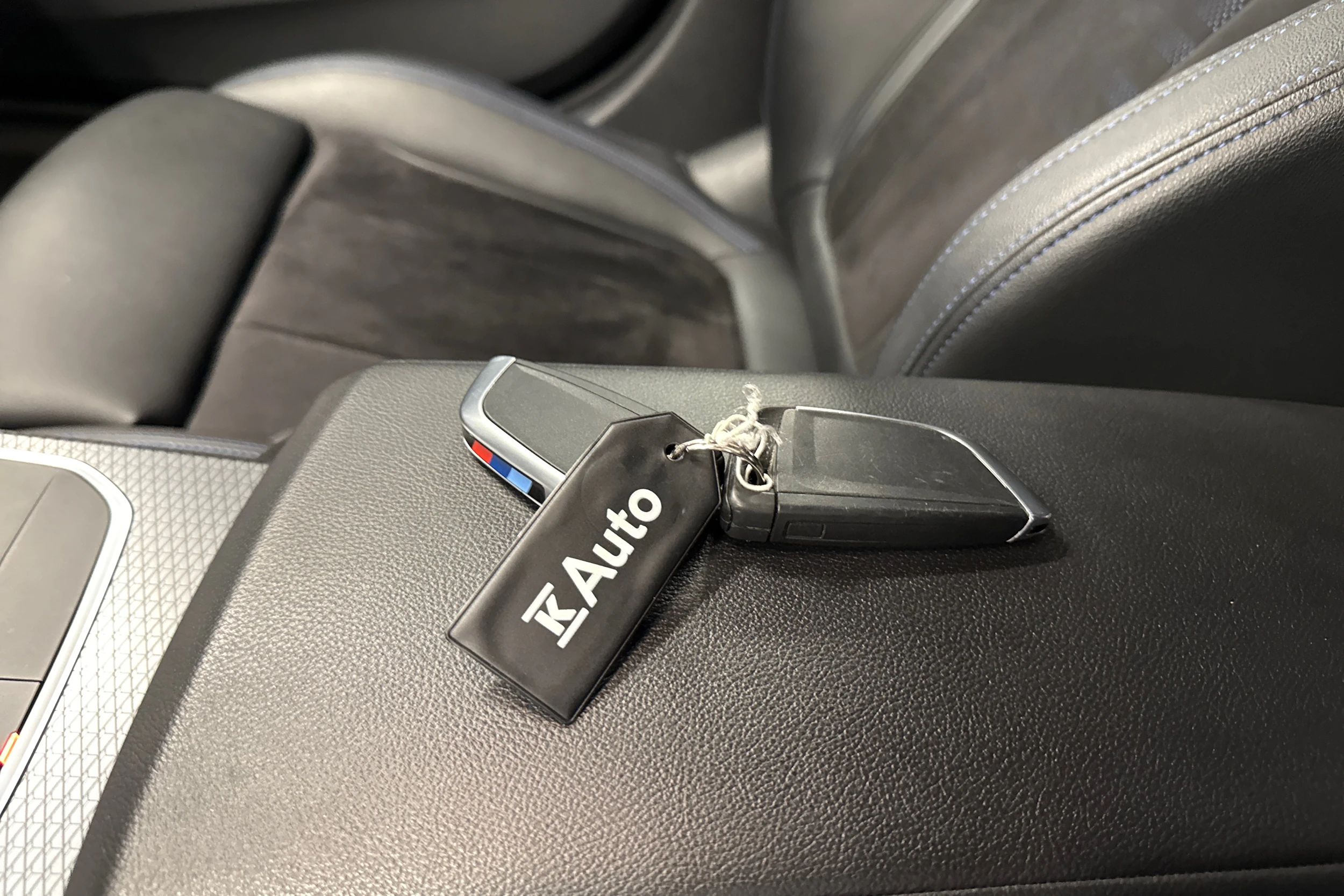 musta BMW i4 M50 2023 kuva 28.