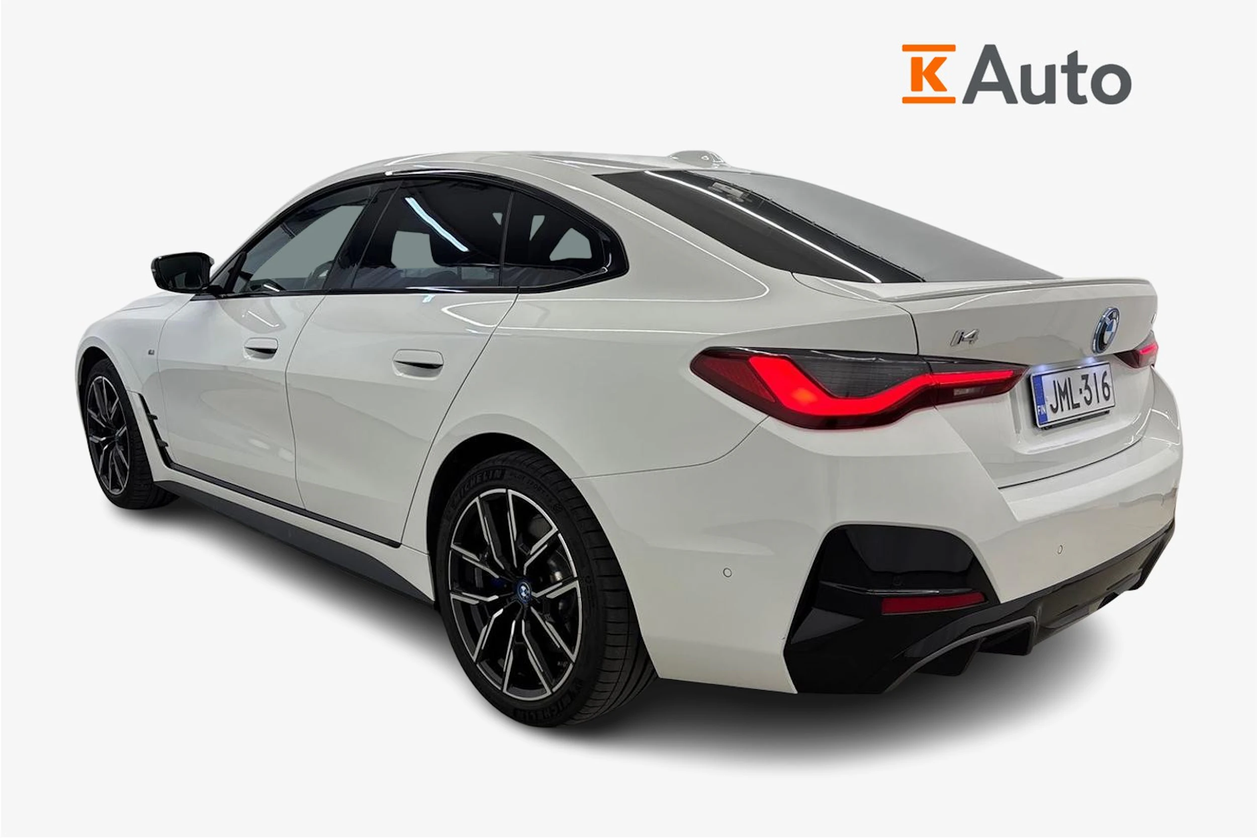 Valkoinen BMW i4 M50 2023 kuva 3.
