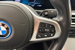 Valkoinen BMW i4 M50 2023 kuva 16.