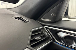 Valkoinen BMW i4 M50 2023 kuva 22.