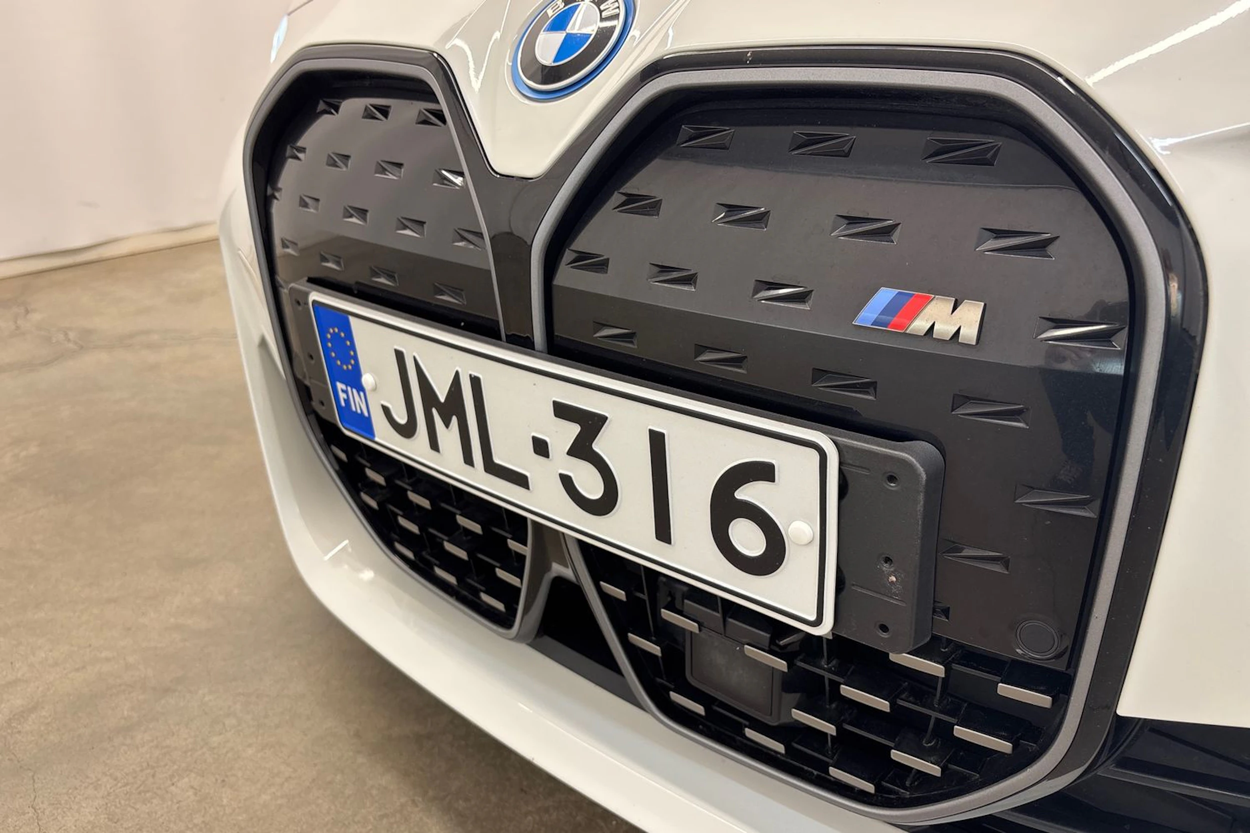 Valkoinen BMW i4 M50 2023 kuva 25.