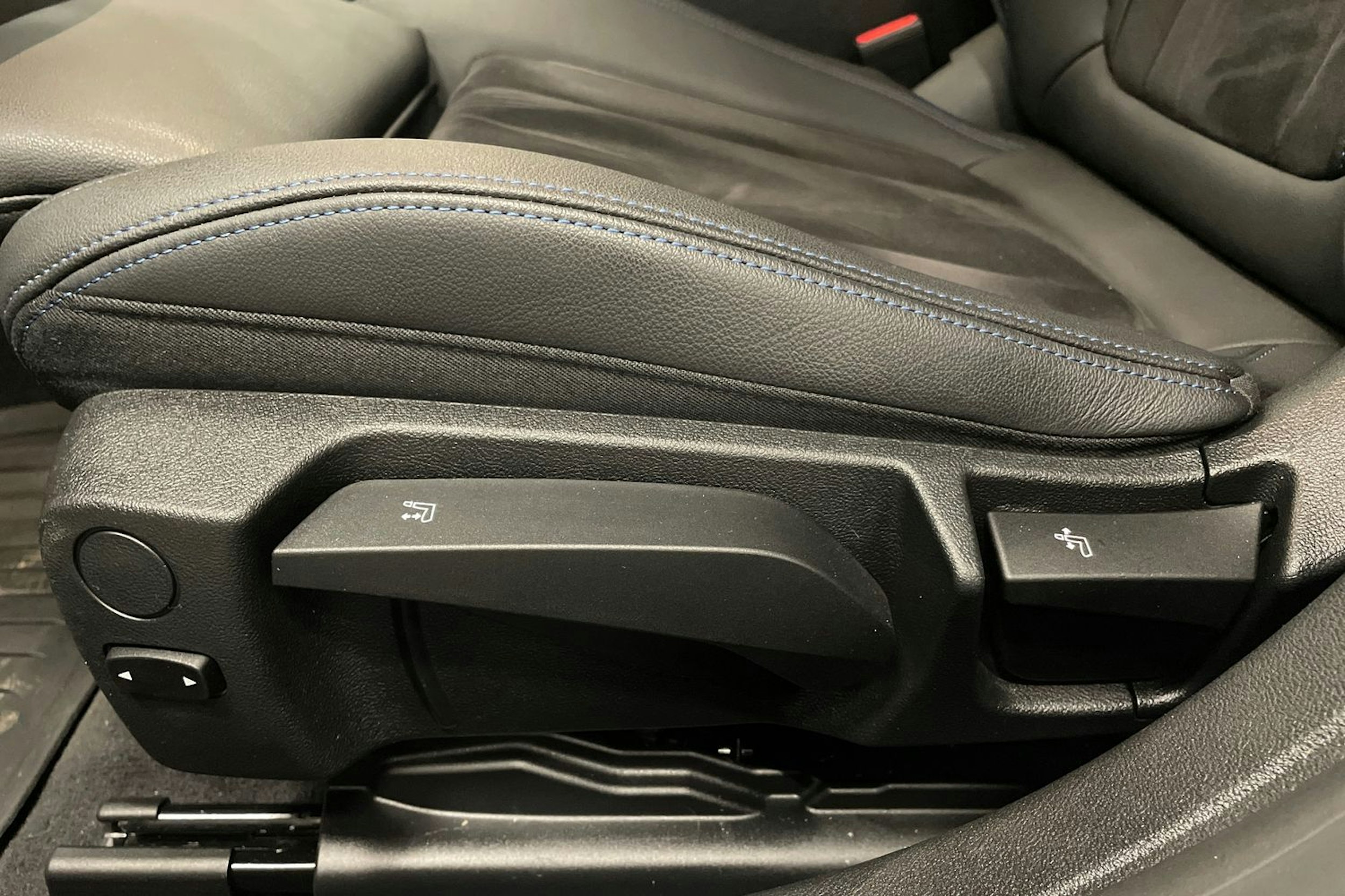 valkoinen BMW i4 M50 2024 kuva 15.