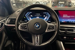 valkoinen BMW i4 M50 2024 kuva 16.