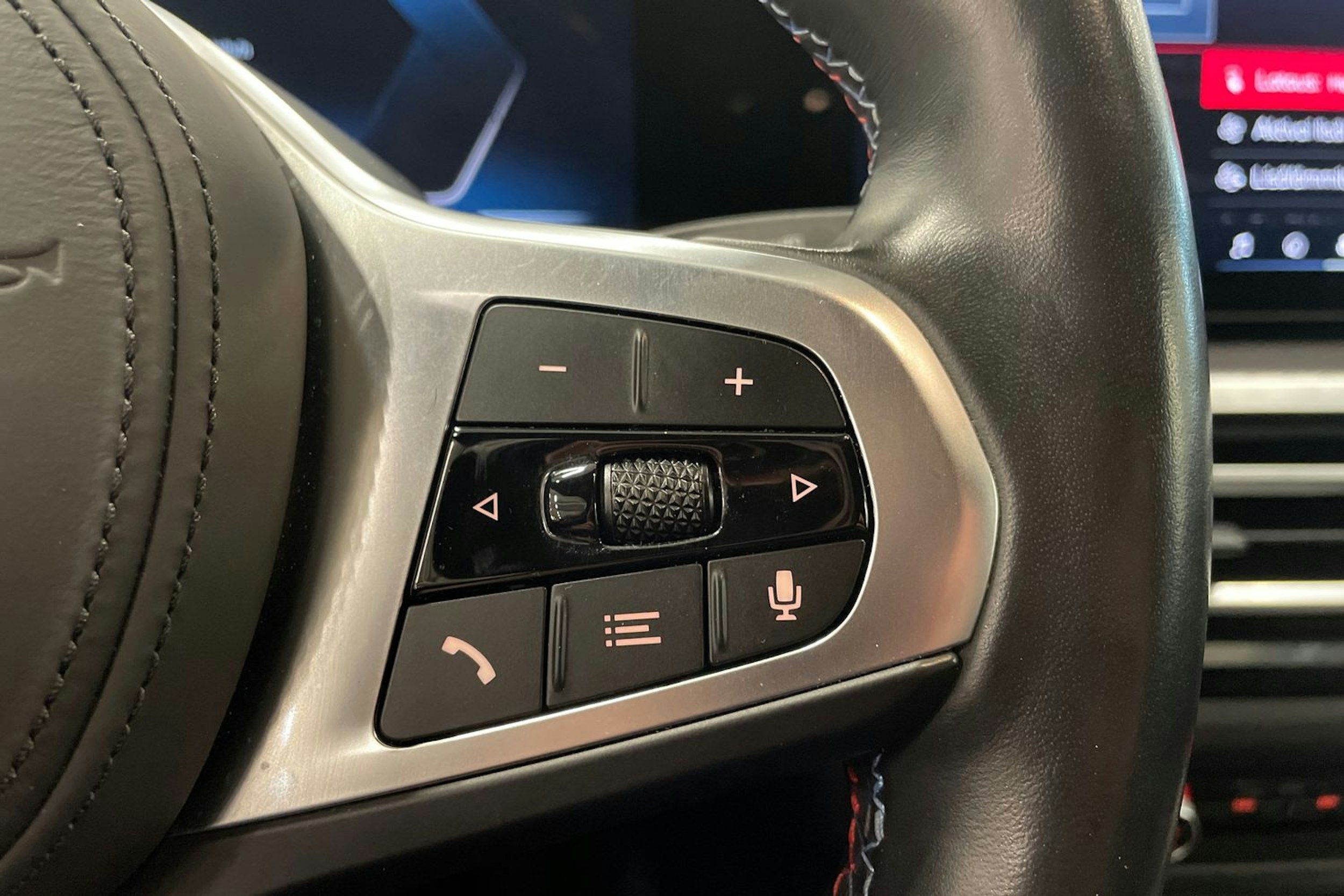 valkoinen BMW i4 M50 2024 kuva 17.