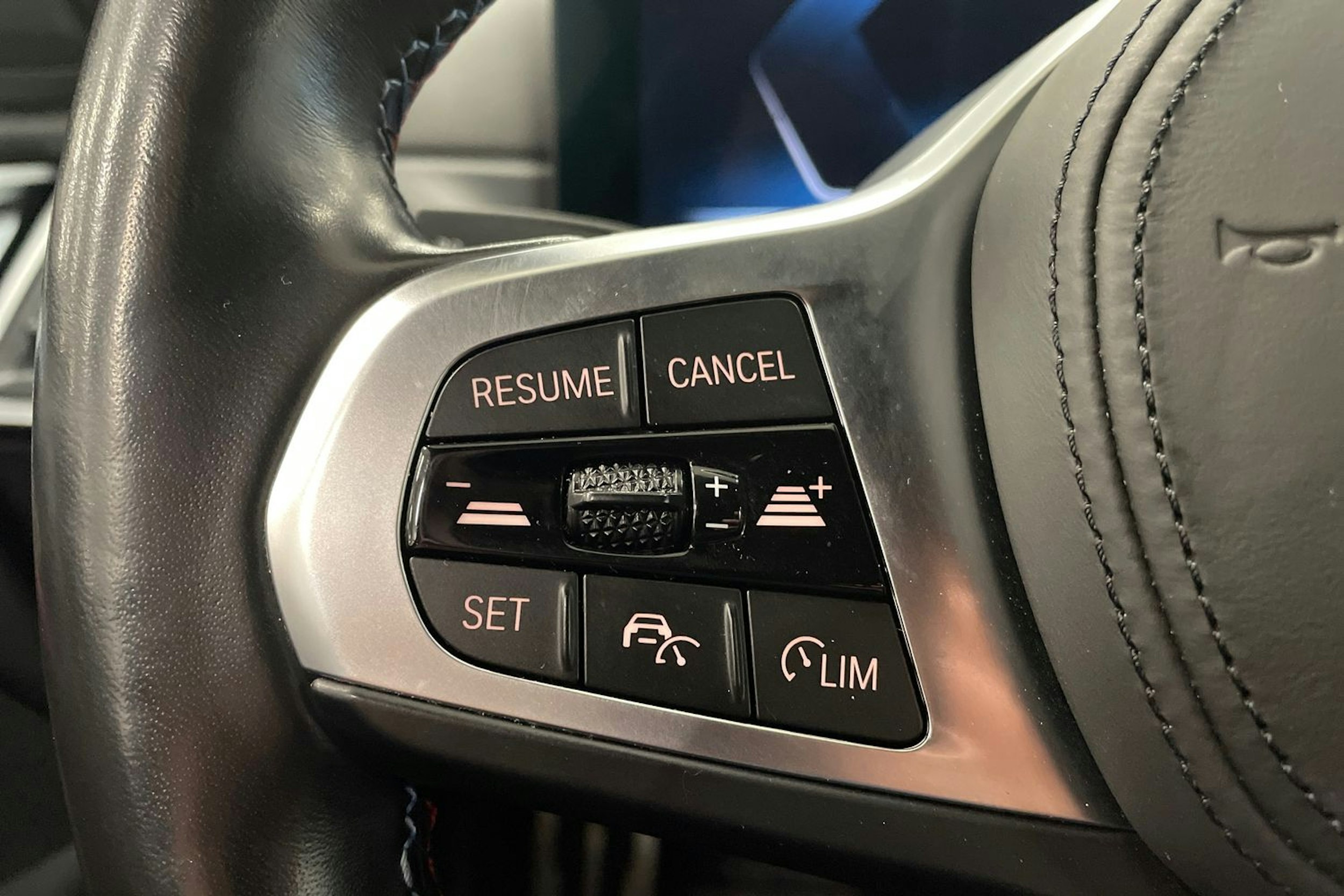 valkoinen BMW i4 M50 2024 kuva 18.