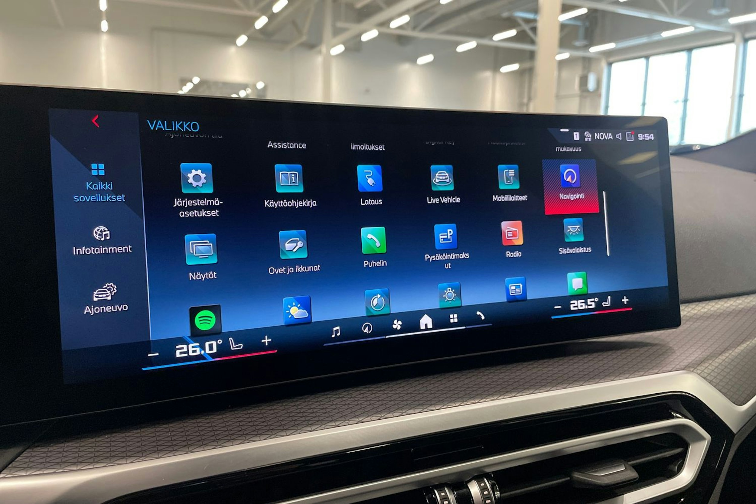 valkoinen BMW i4 M50 2024 kuva 27.