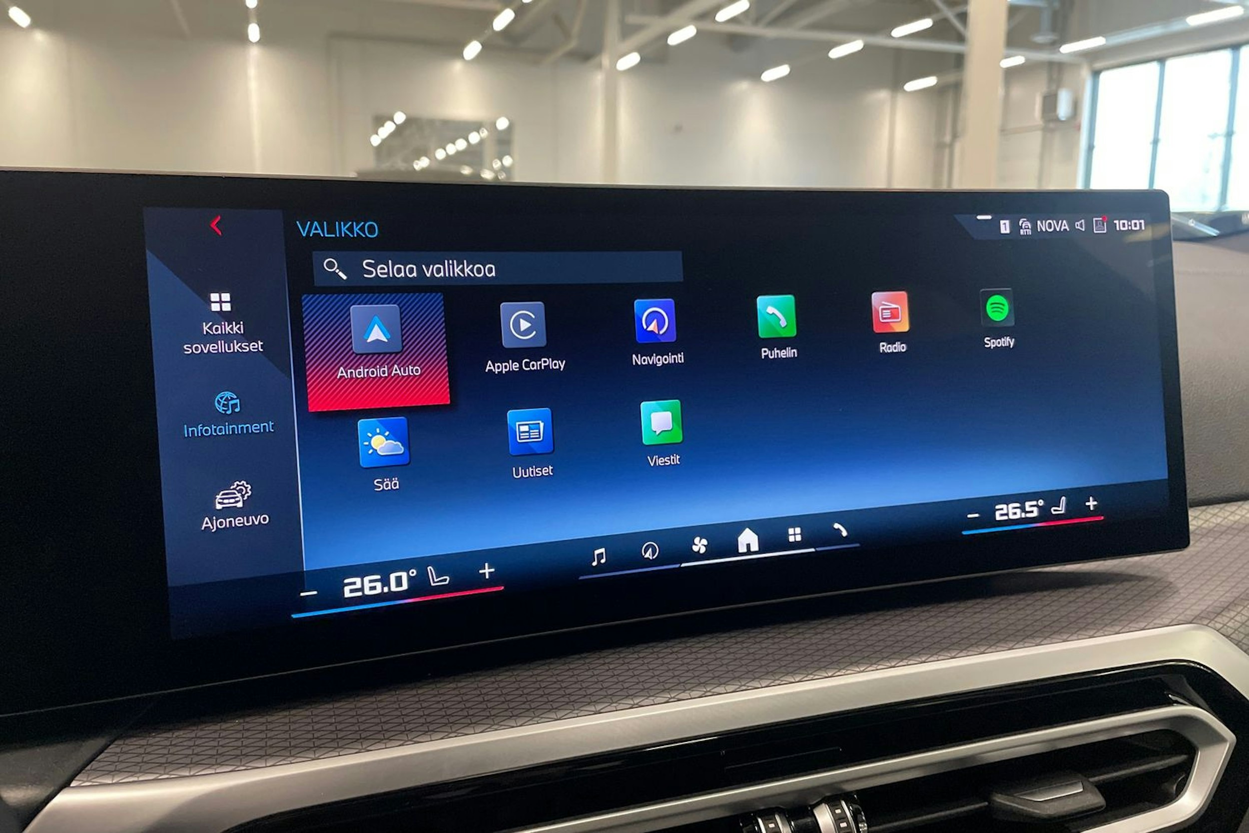 valkoinen BMW i4 M50 2024 kuva 28.