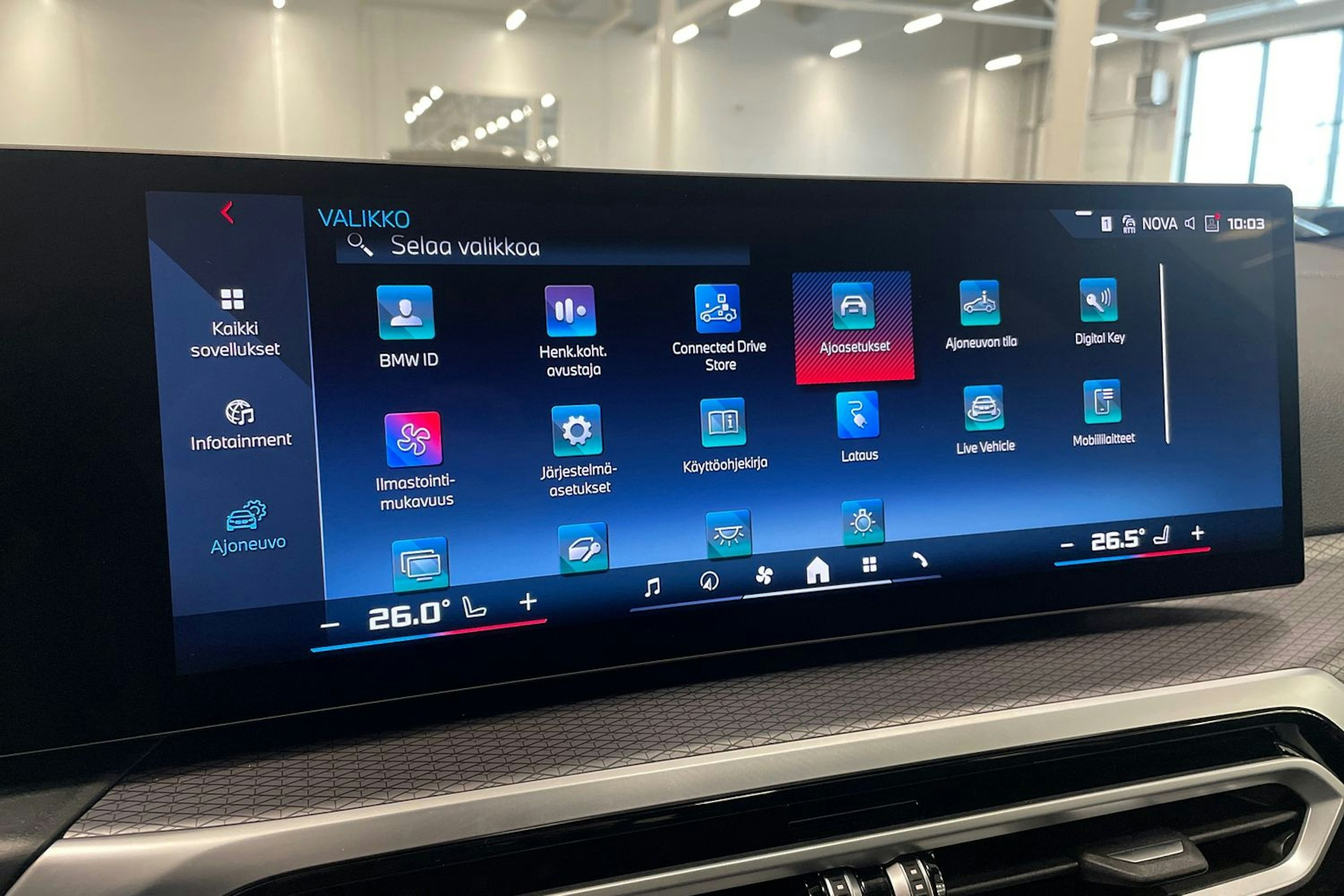 valkoinen BMW i4 M50 2024 kuva 29.