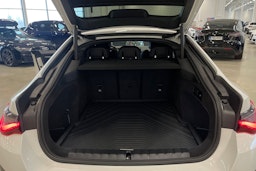 valkoinen BMW i4 M50 2024 kuva 37.