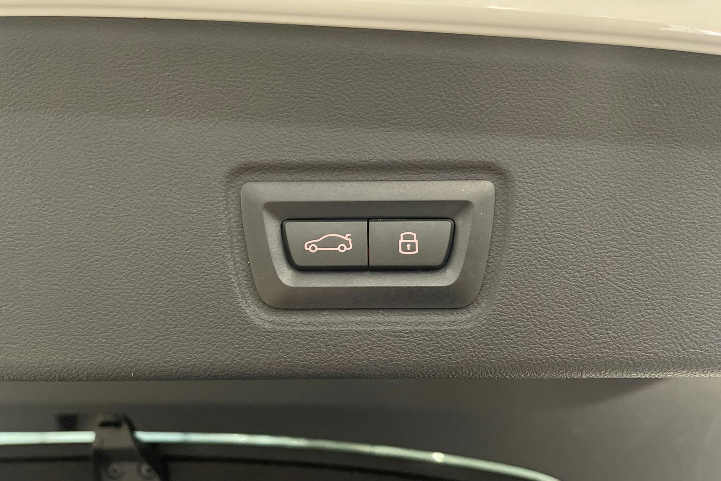 valkoinen BMW i4 M50 2024 kuva 38.