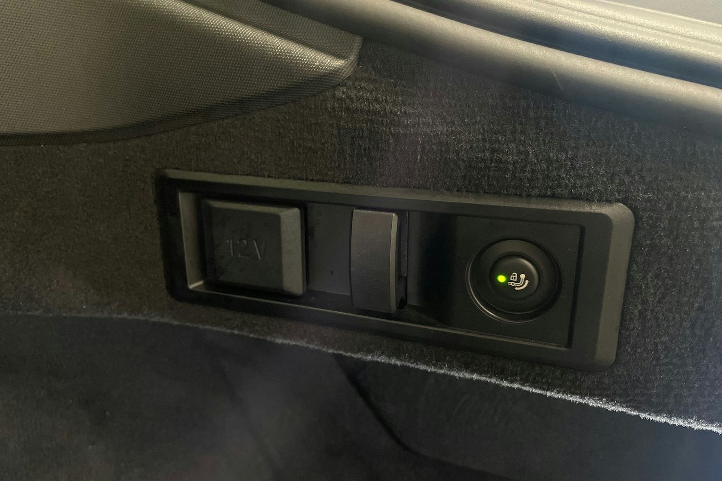 valkoinen BMW i4 M50 2024 kuva 39.