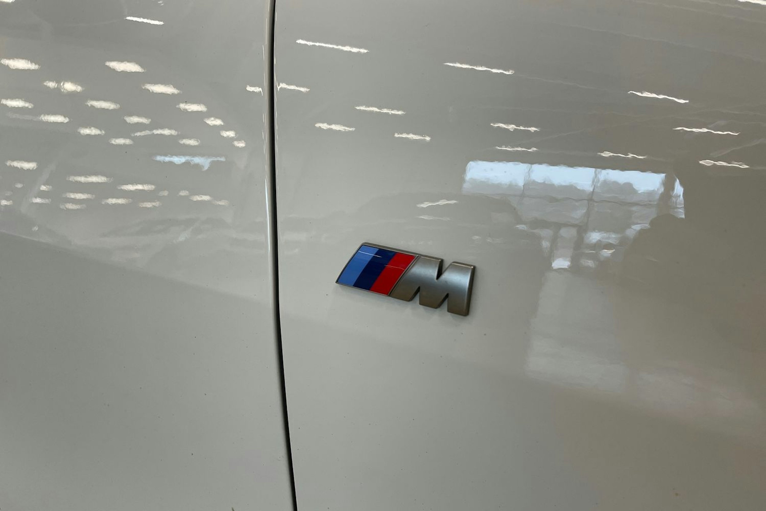 valkoinen BMW i4 M50 2024 kuva 45.