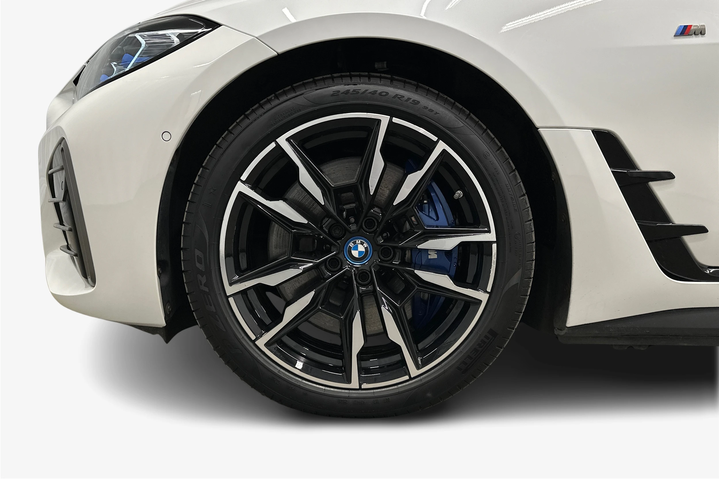 valkoinen BMW i4 M50 2023 kuva 12.