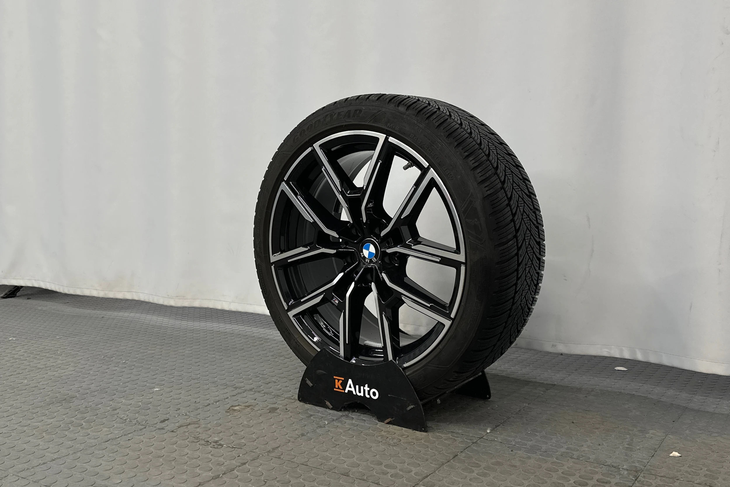 valkoinen BMW i4 M50 2023 kuva 13.