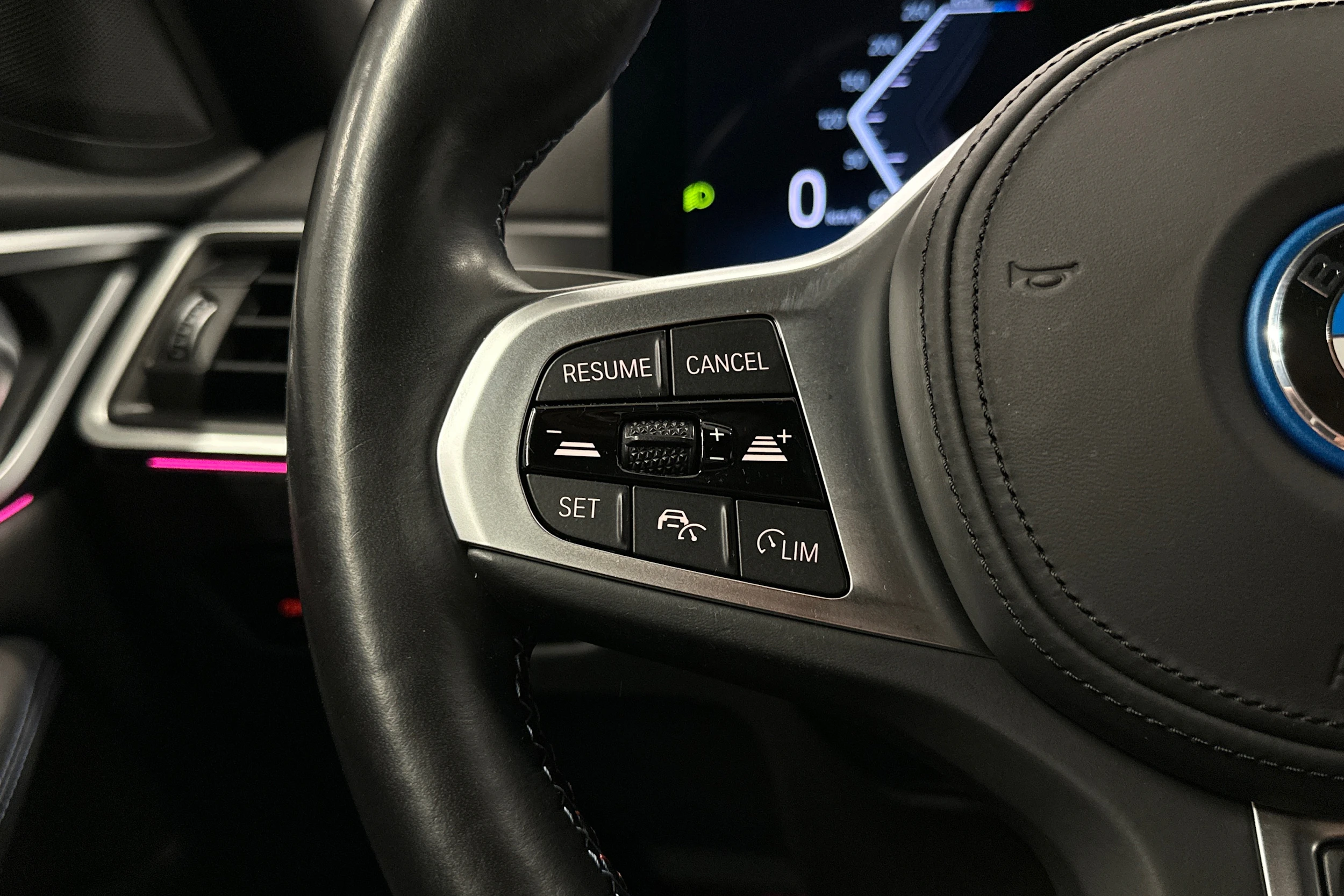valkoinen BMW i4 M50 2023 kuva 15.