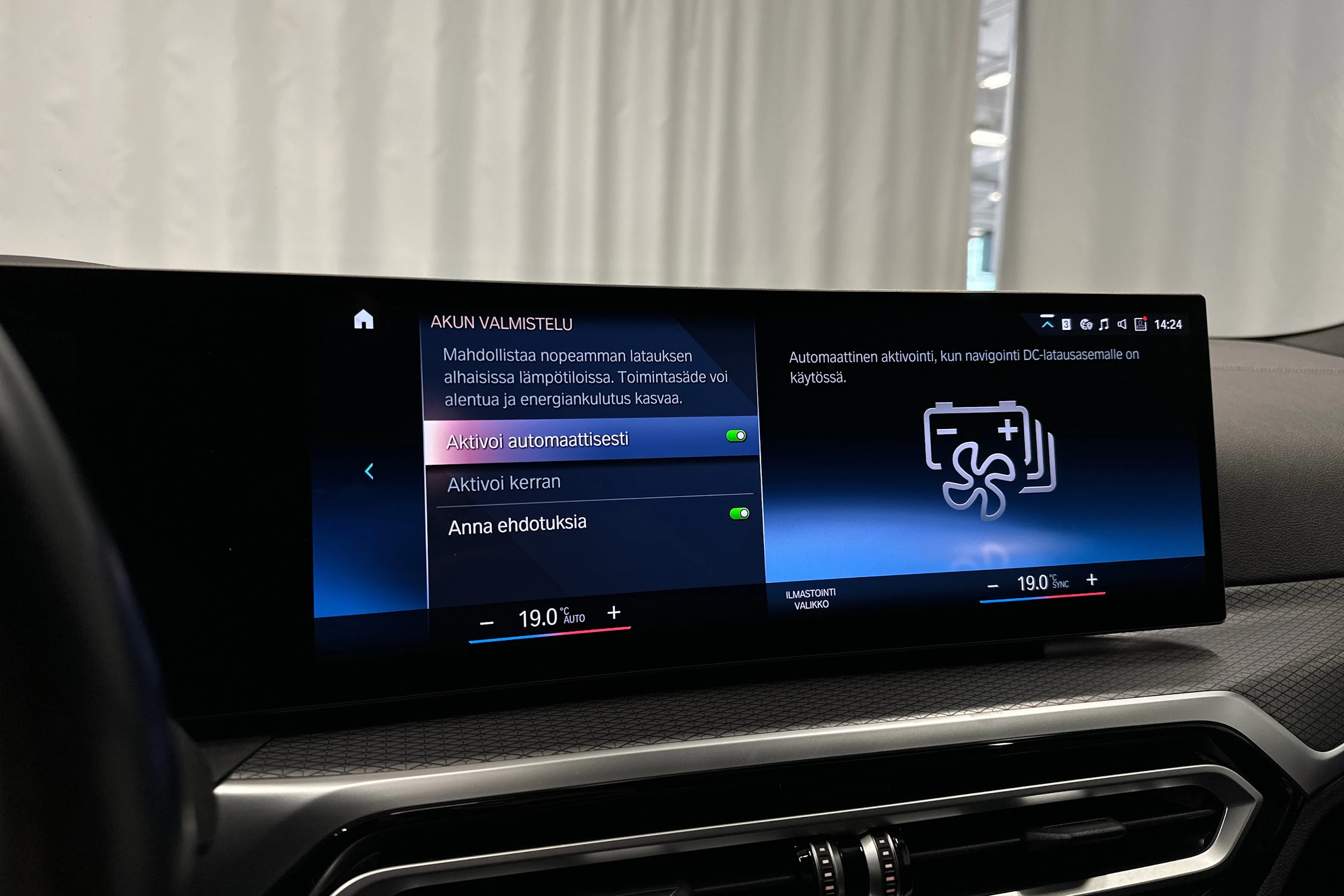 valkoinen BMW i4 M50 2023 kuva 23.