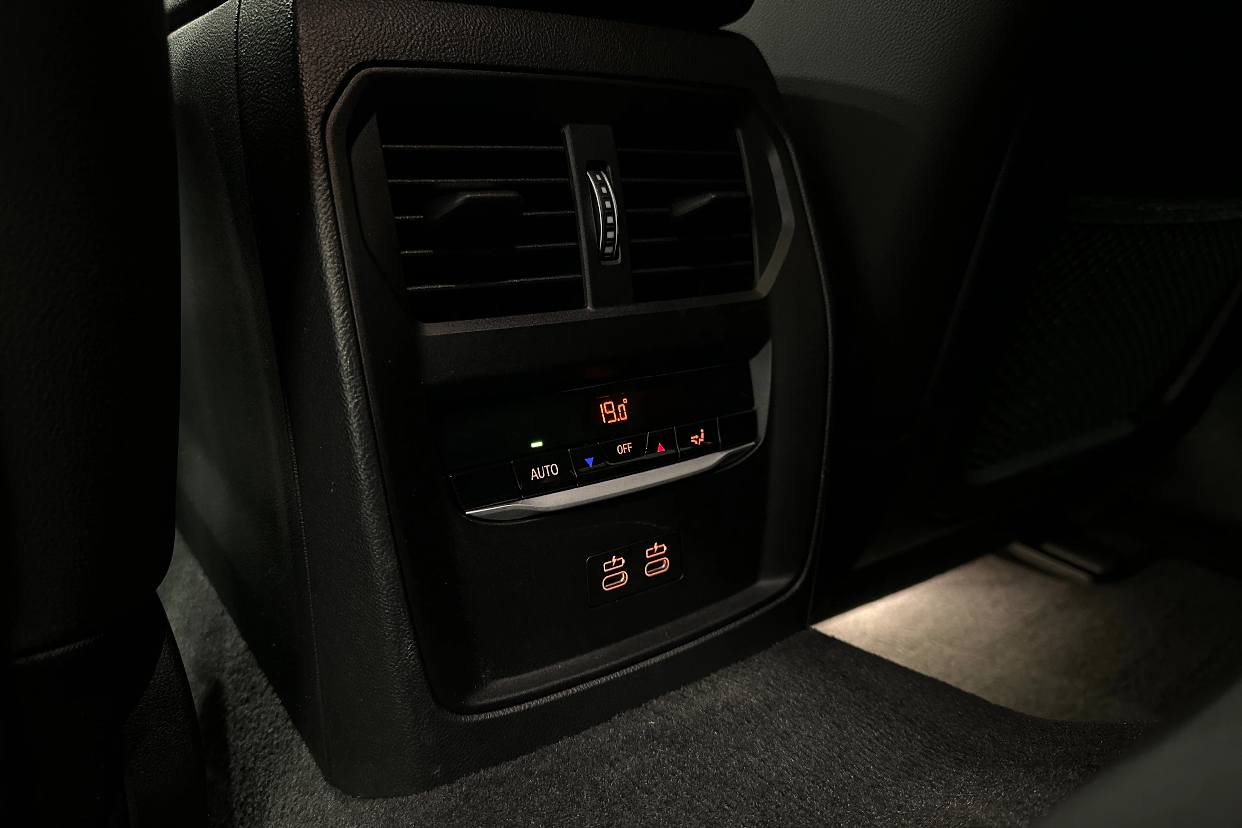 valkoinen BMW i4 M50 2023 kuva 29.