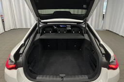 valkoinen BMW i4 M50 2023 kuva 30.