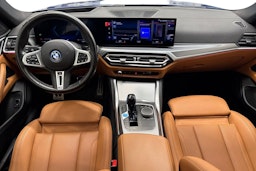 sininen BMW i4 M50 2023 kuva 9.