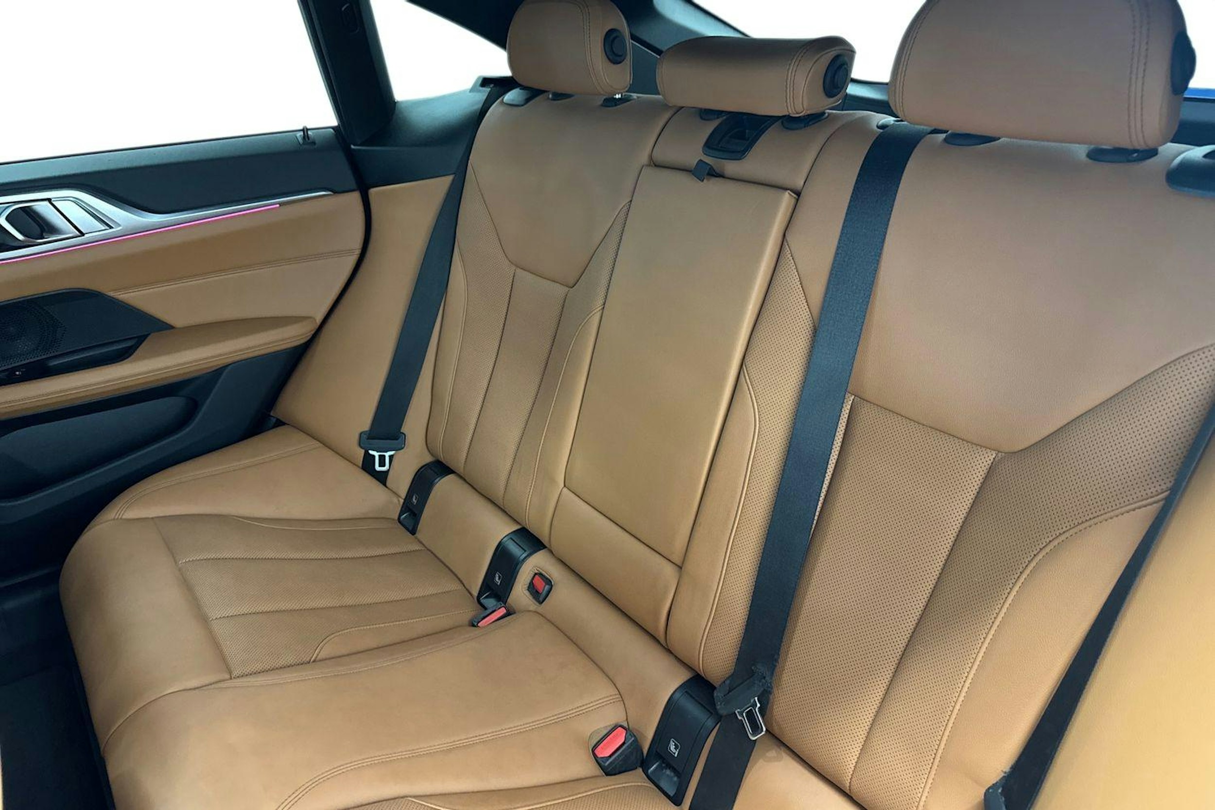 sininen BMW i4 M50 2023 kuva 10.