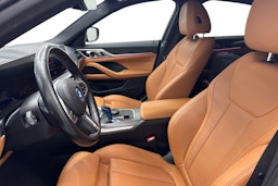 sininen BMW i4 M50 2023 kuva 11.