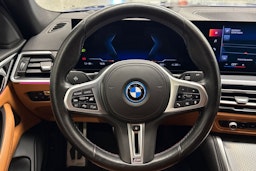sininen BMW i4 M50 2023 kuva 14.