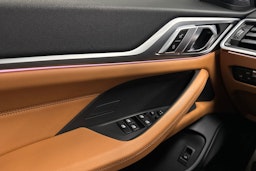 sininen BMW i4 M50 2023 kuva 19.