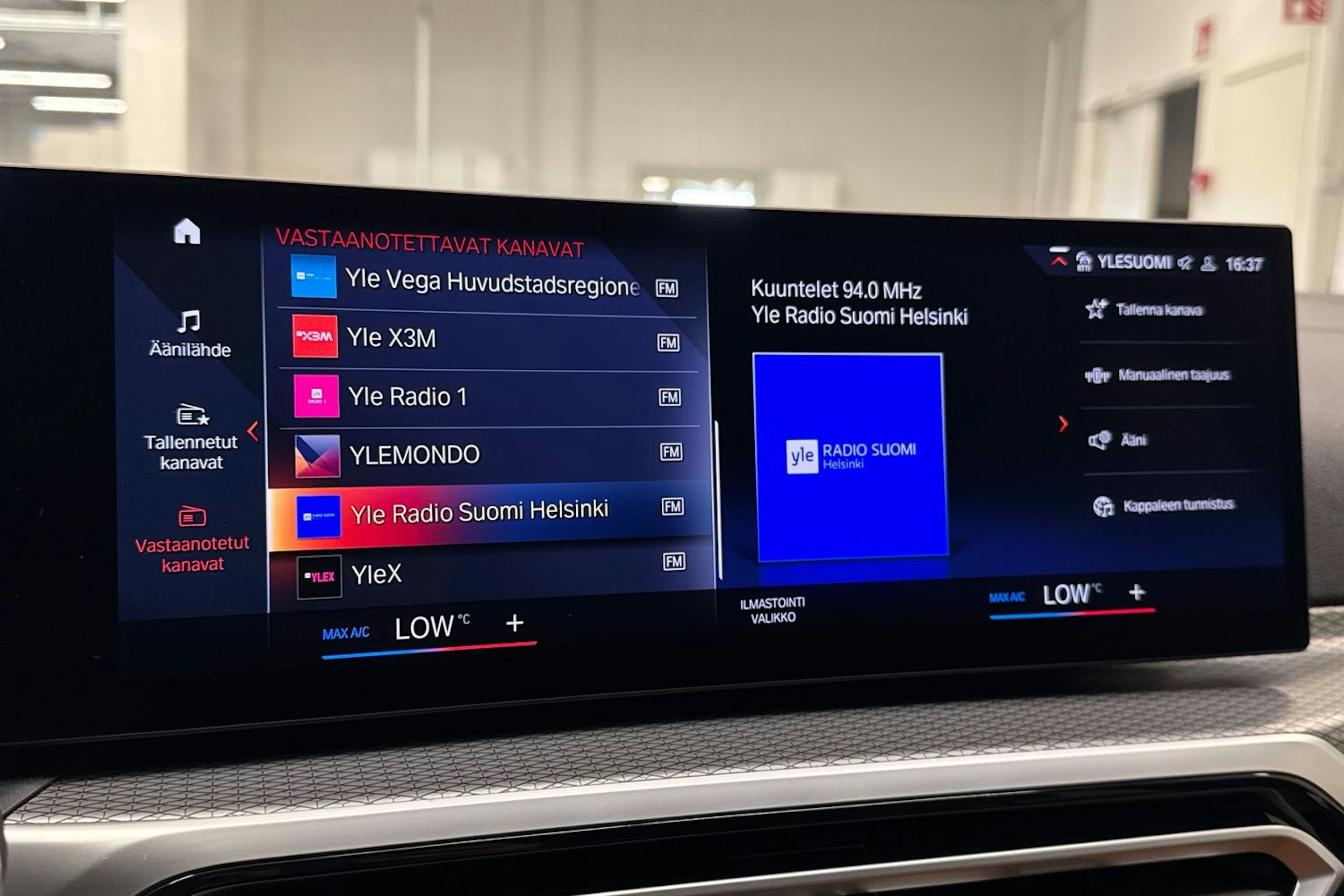 sininen BMW i4 M50 2023 kuva 24.