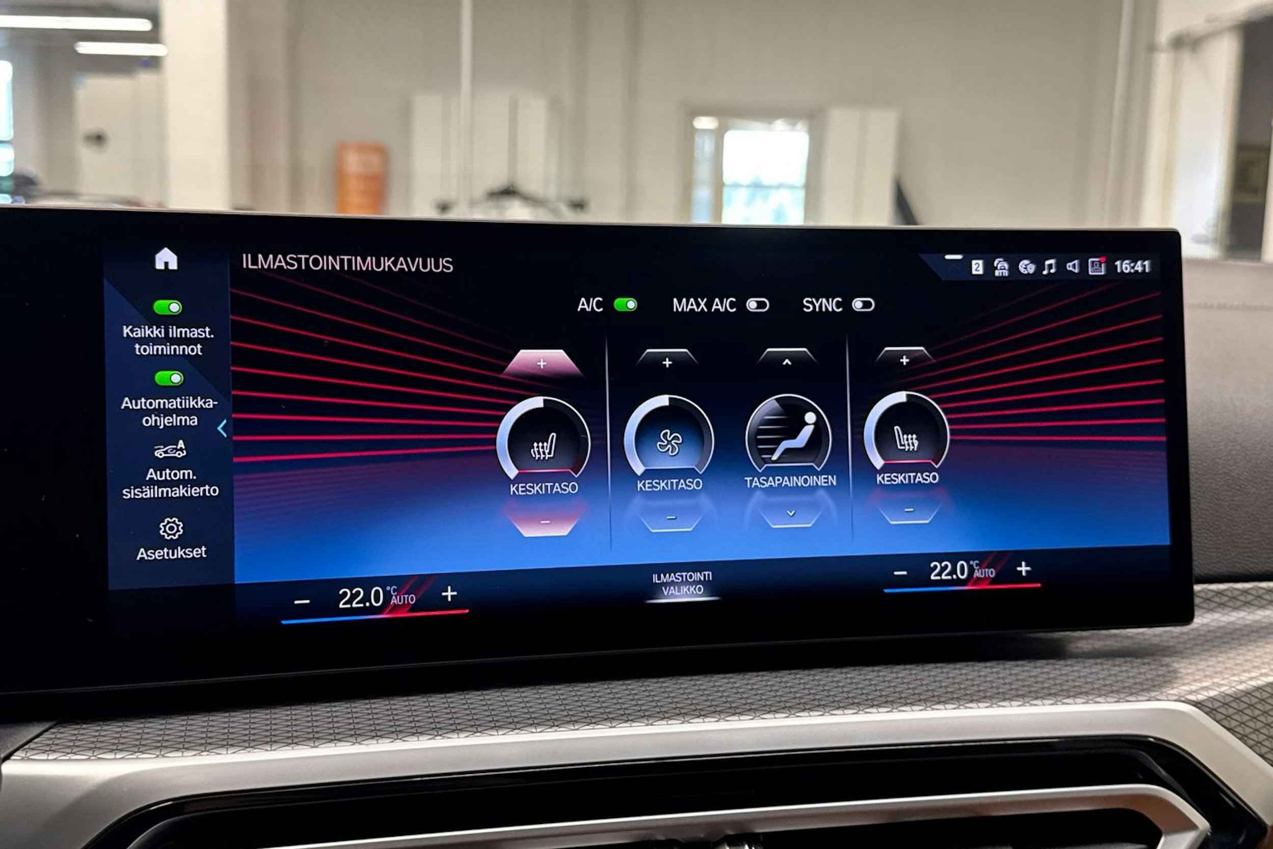sininen BMW i4 M50 2023 kuva 27.