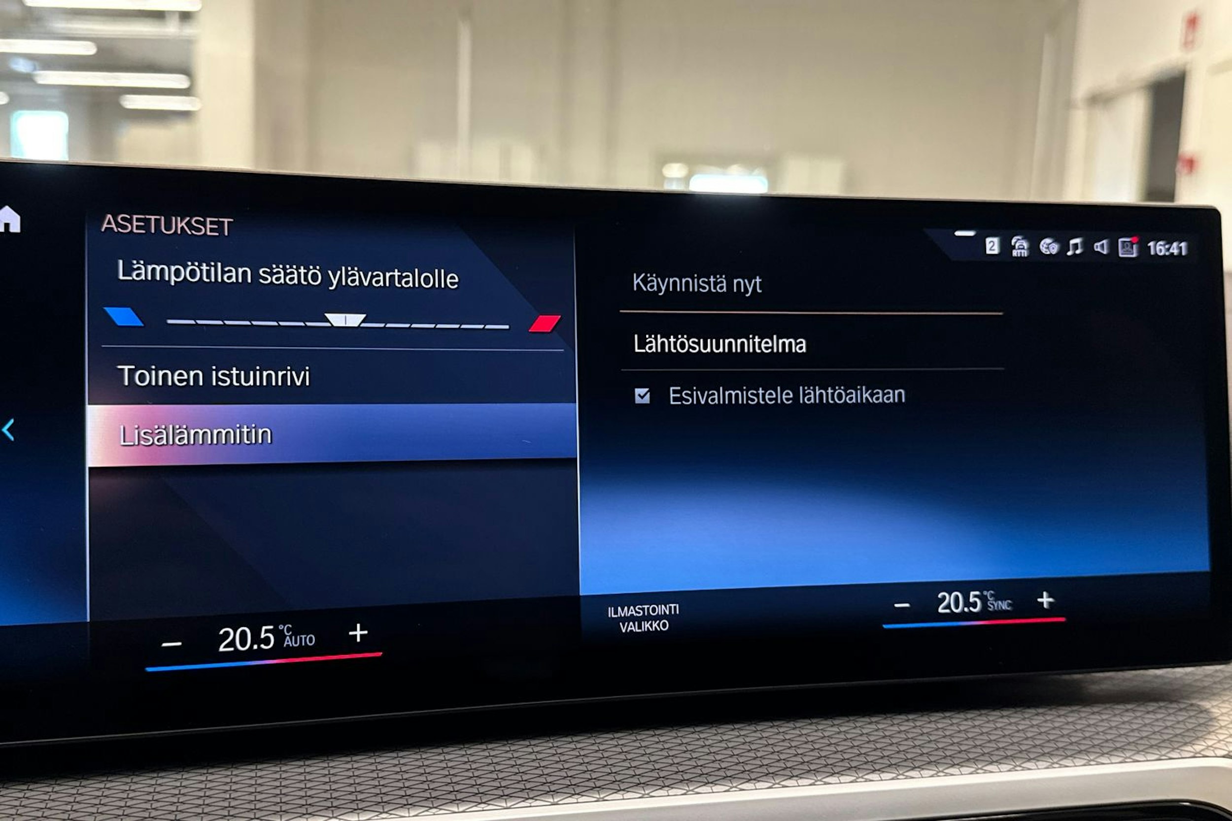 sininen BMW i4 M50 2023 kuva 28.