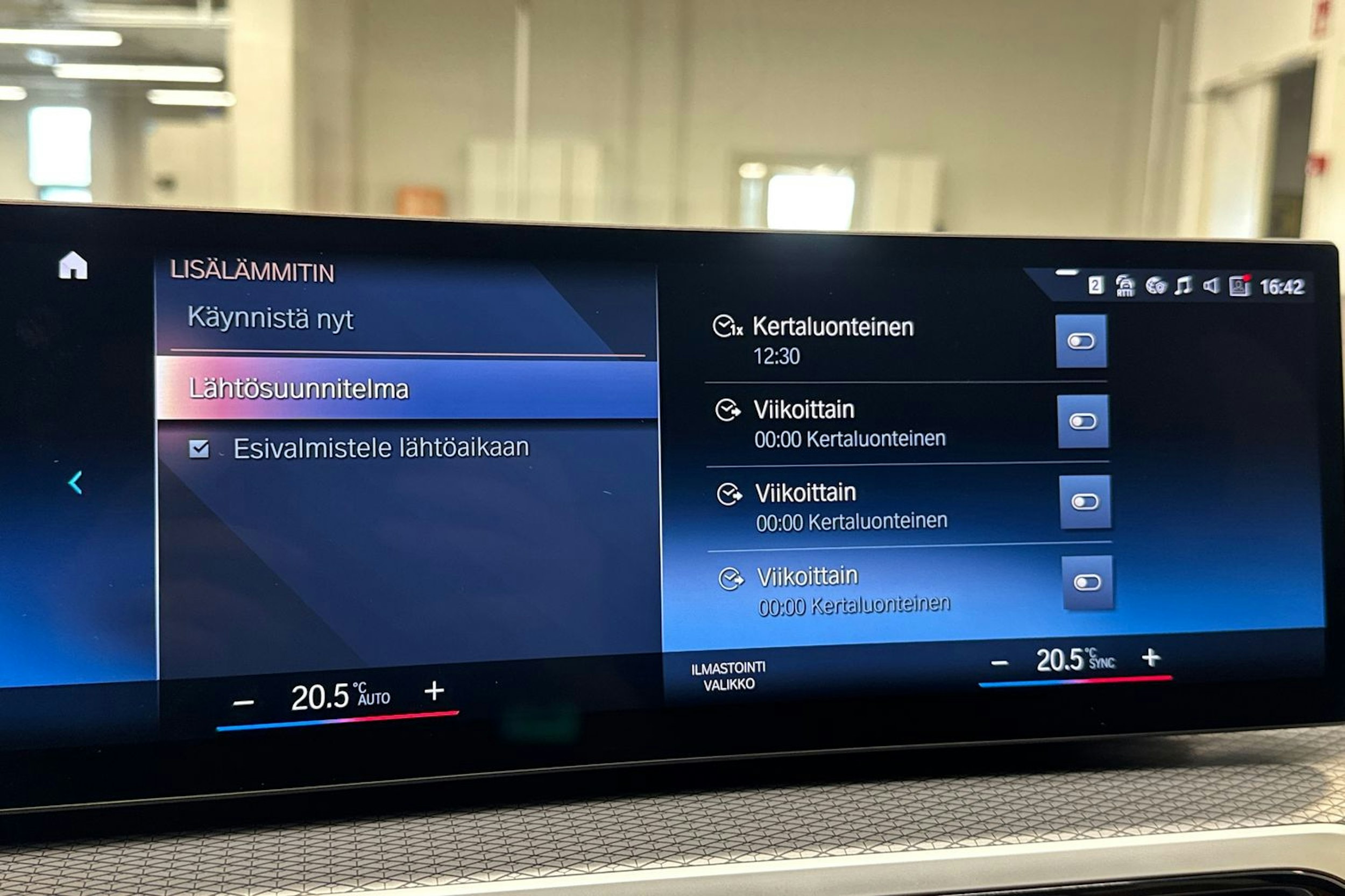 sininen BMW i4 M50 2023 kuva 29.