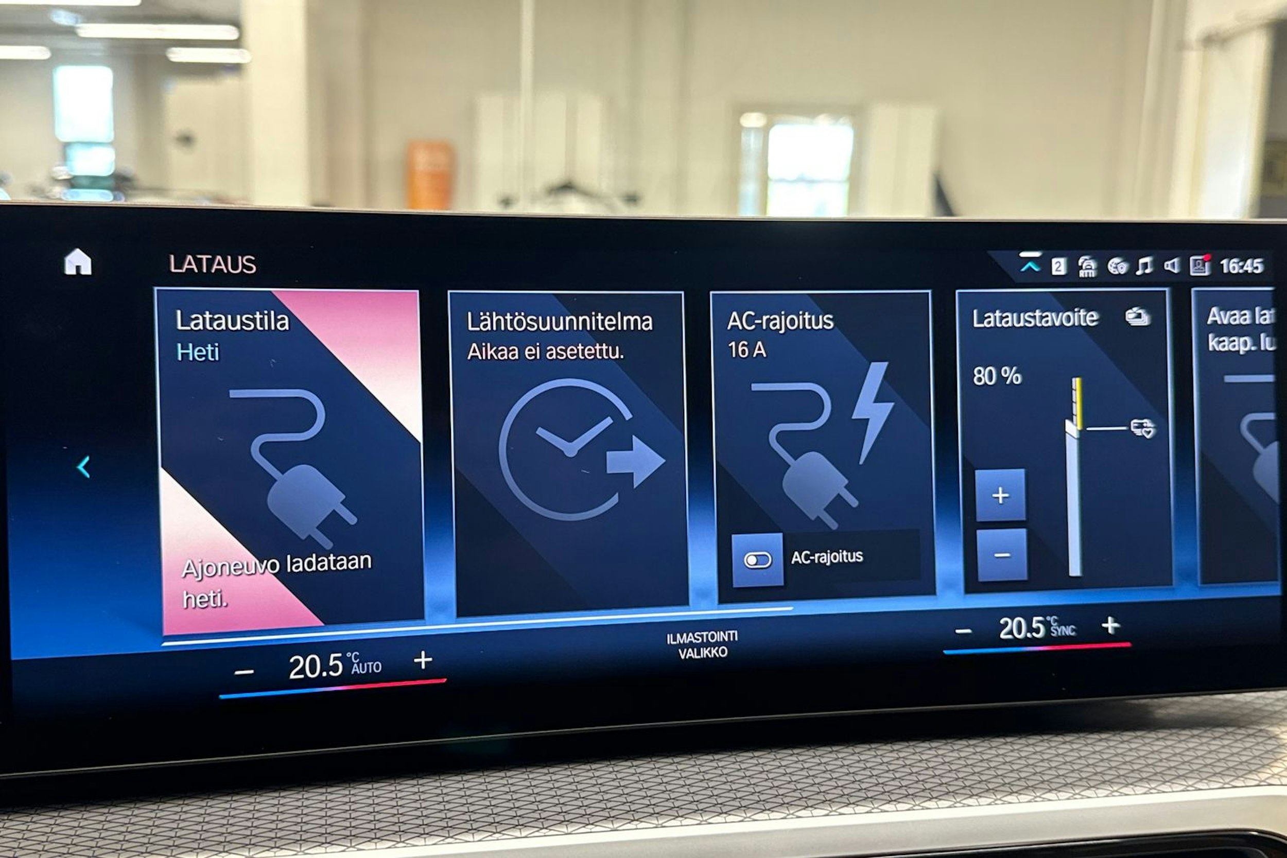 sininen BMW i4 M50 2023 kuva 35.