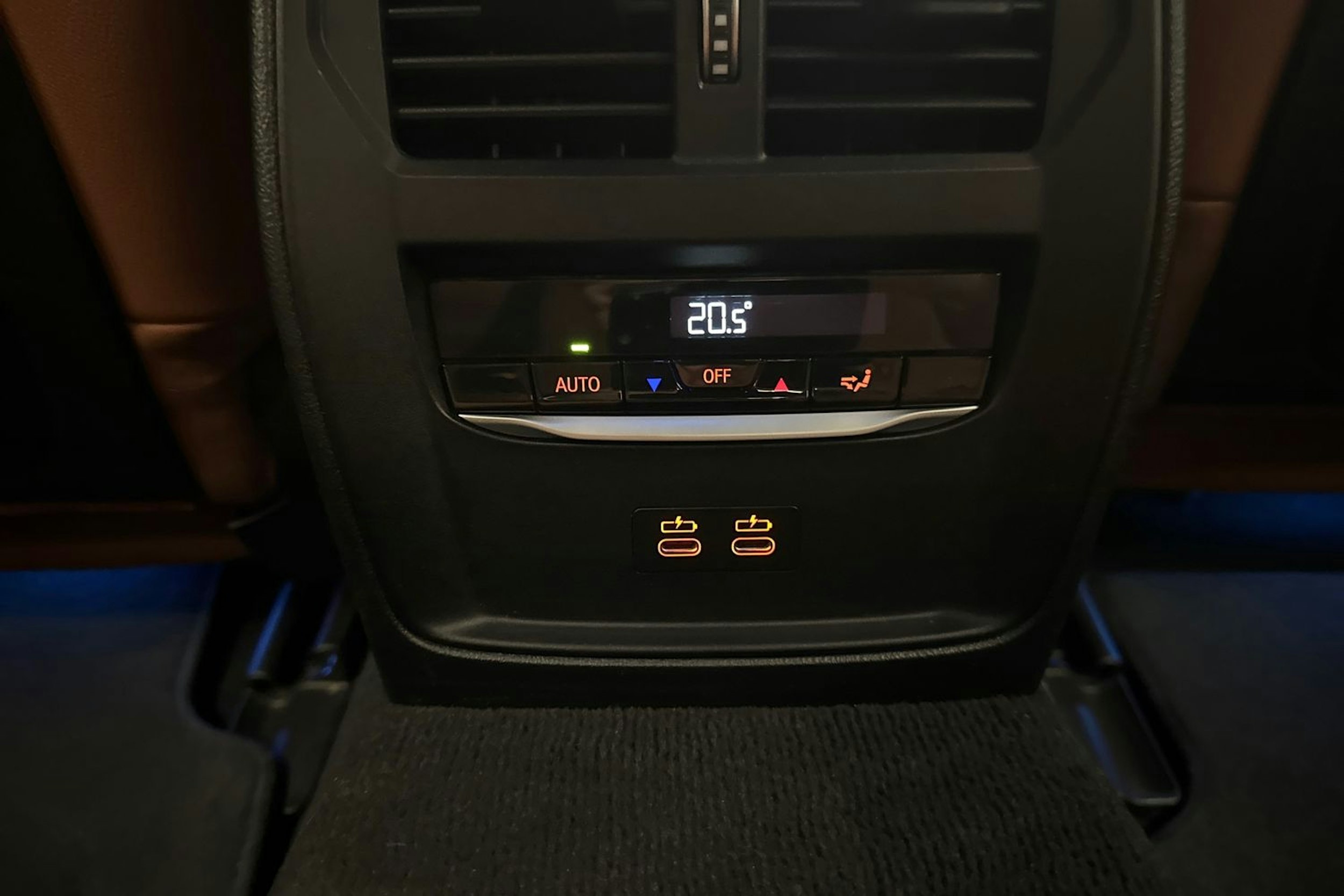 sininen BMW i4 M50 2023 kuva 36.